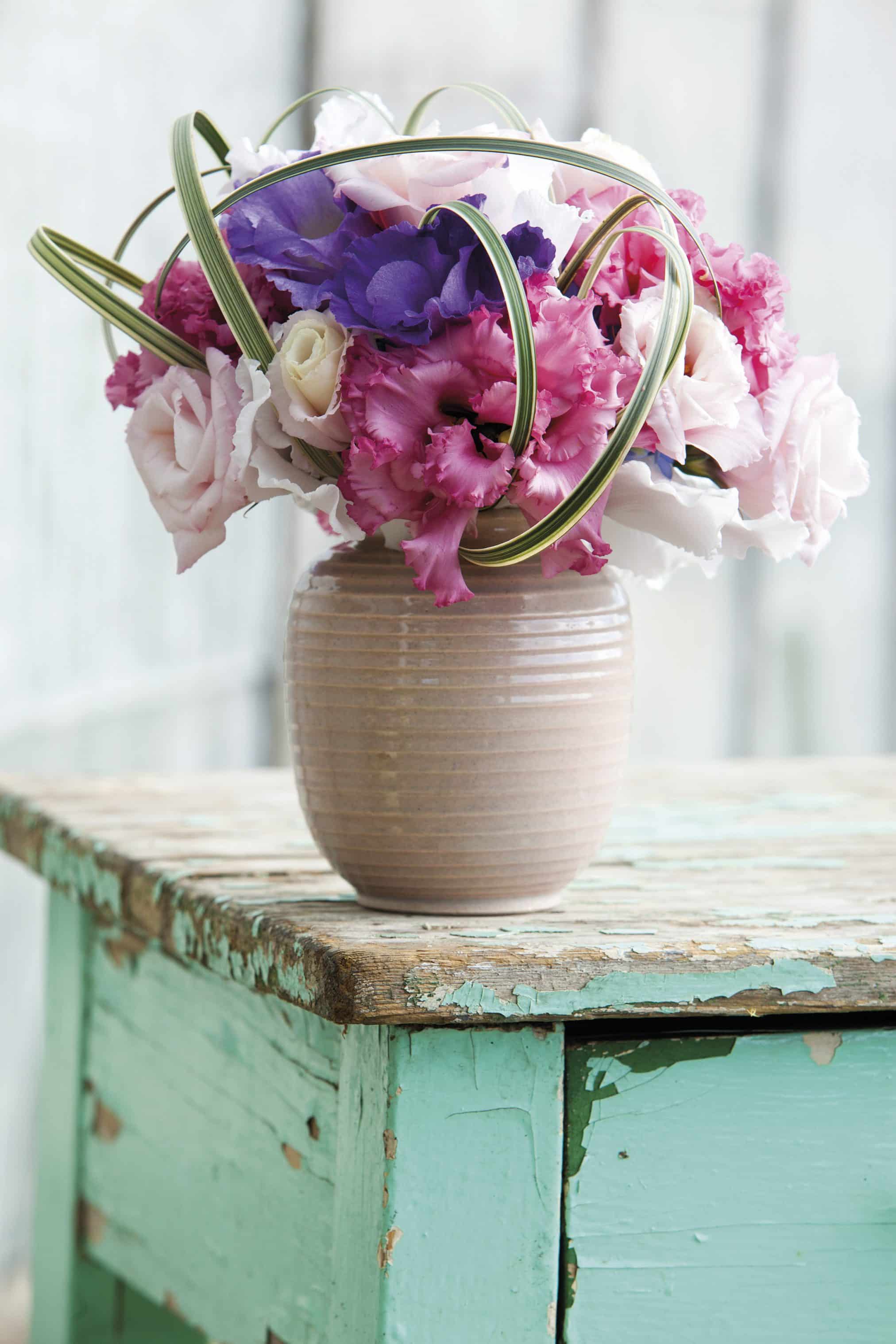Lisianthus-Eustoma-Flower-White-Arrangement-Bouquet-Decoration-Pink-White-Blue-Green-Red-Colour-Salmon-Spring