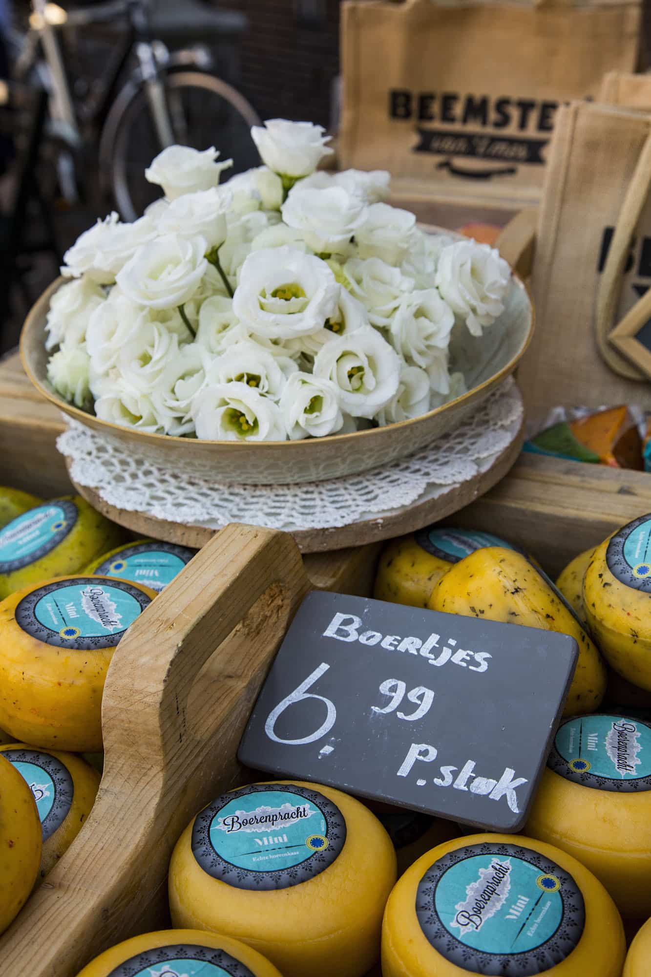 Lisianthus-Eustoma-Flower-Arrangement-Bouquet-White-Decoration-Holland-Tradition-Cheese