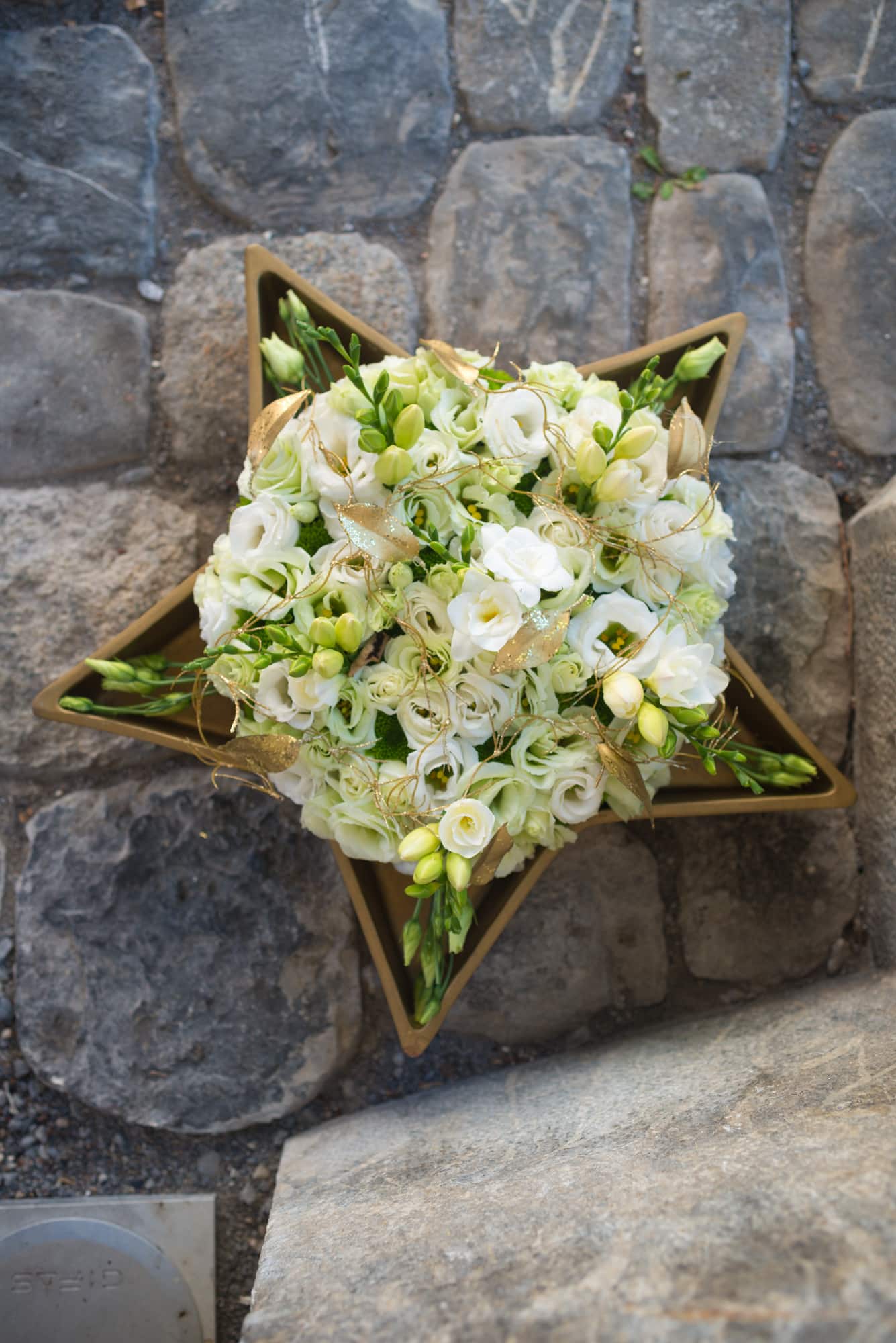 Lisianthus-Eustoma-Flower-Arrangement-Bouquet-White-Decoration-Green-Switserland
