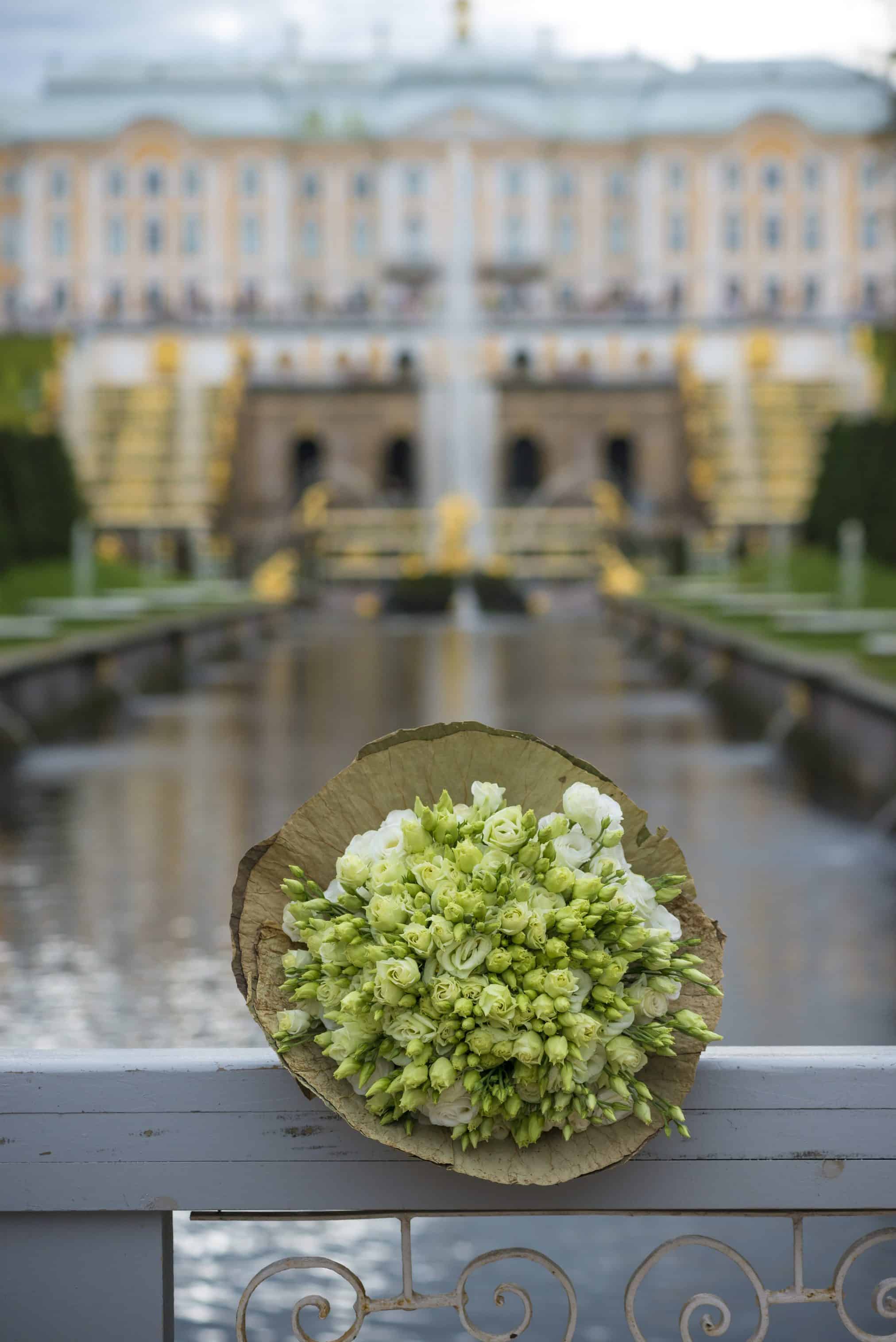 Lisianthus-Eustoma-Flower-Arrangement-Bouquet-White-Green-Decoration-St. Petersburg-Bridge