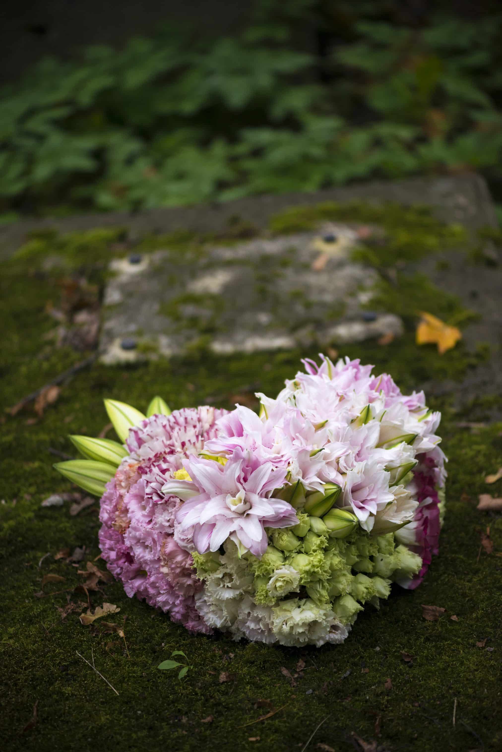 Lisianthus-Eustoma-Flower-White-Arrangement-Bouquet-Decoration-Funeral