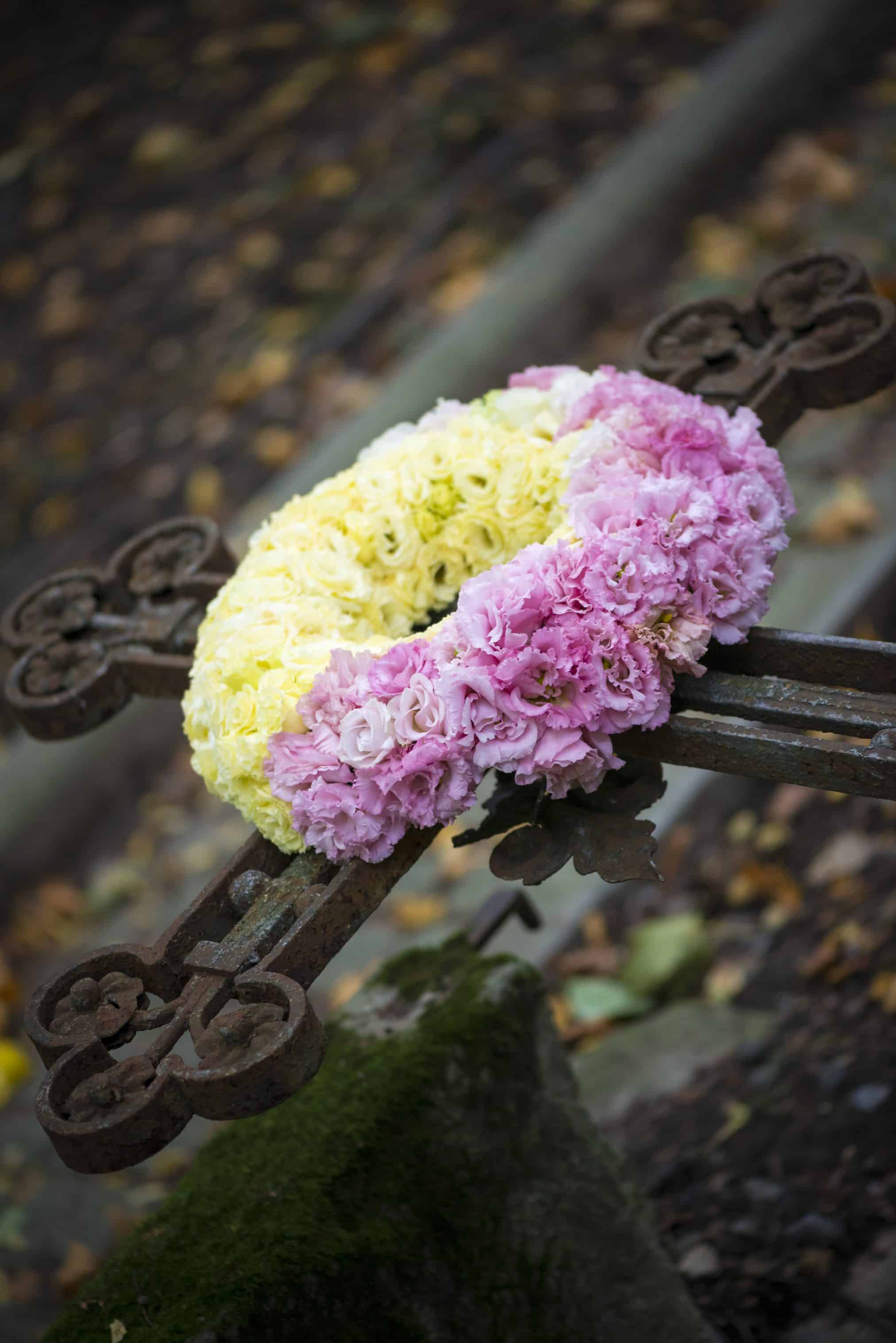 Lisianthus-Eustoma-Flower-Arrangement-Bouquet-Pink-Red-Yellow-Decoration-Funeral