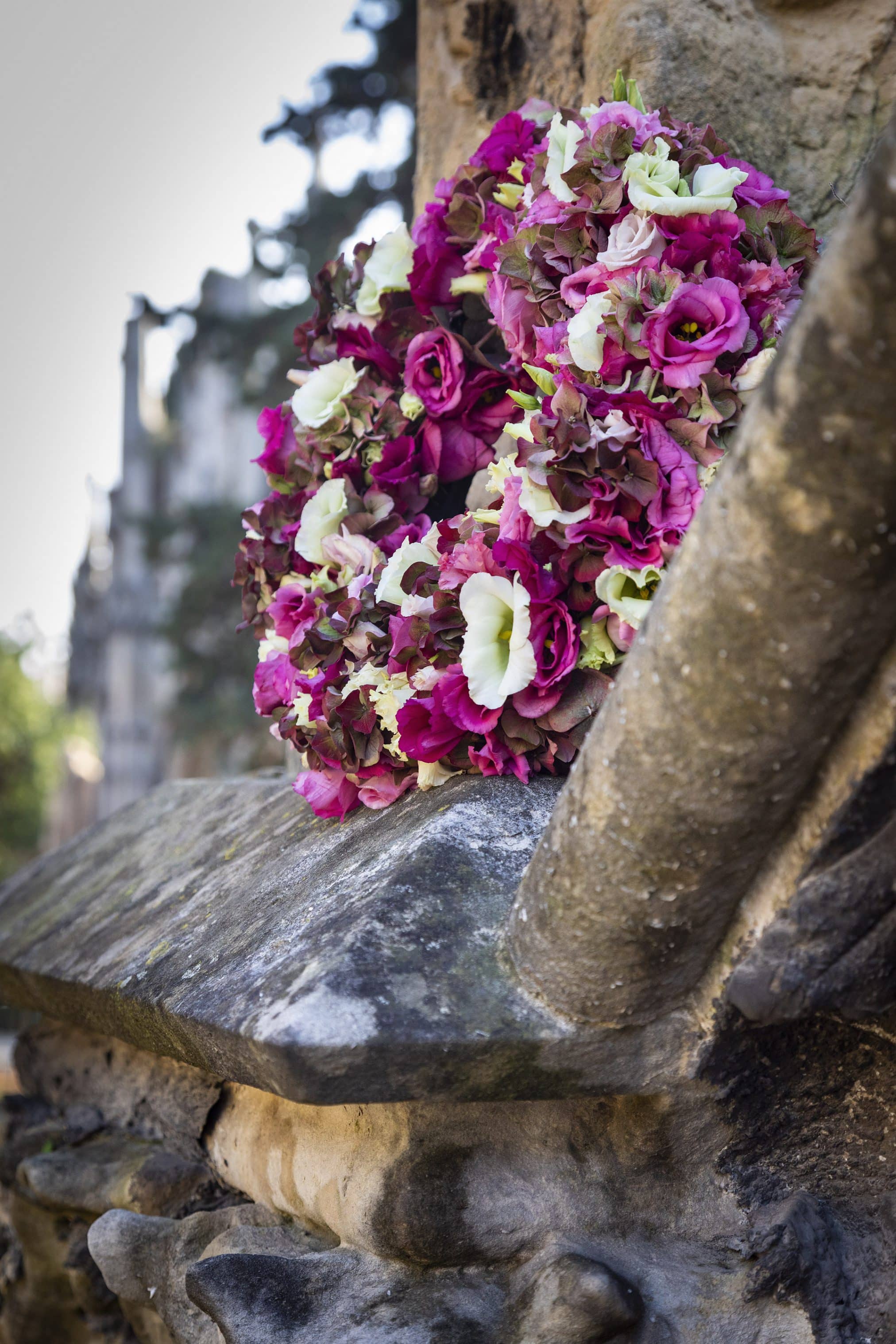 Lisianthus-Eustoma-Flower-Arrangement-Bouquet-White-Pink-Red-Funeral-Wreath
