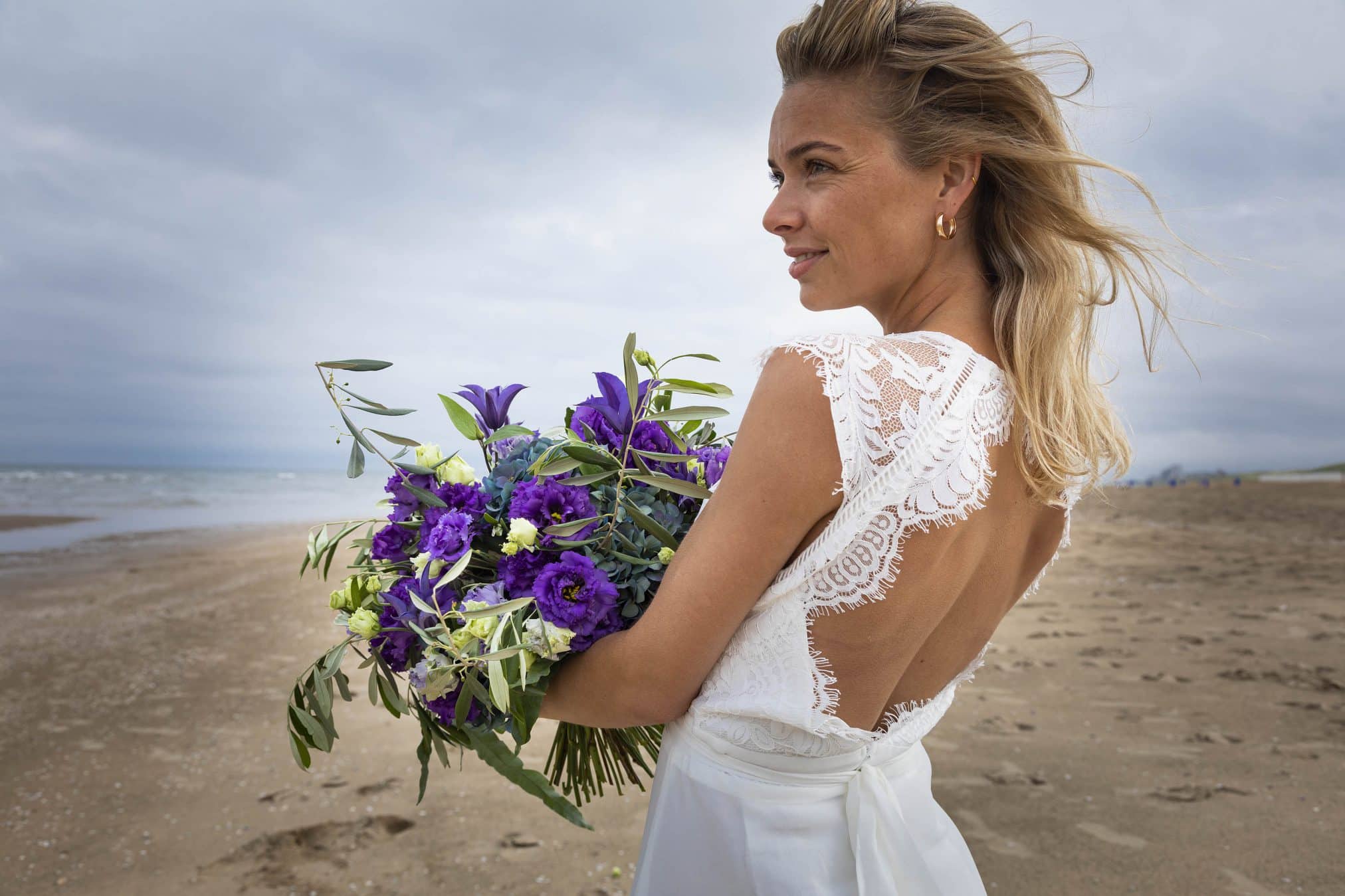 Lisianthus-Eustoma-Wedding-Flower-Arrangement-Bride-Bouquet-Bridal Bouquet-White-Beach-Pink-Purple-Blue