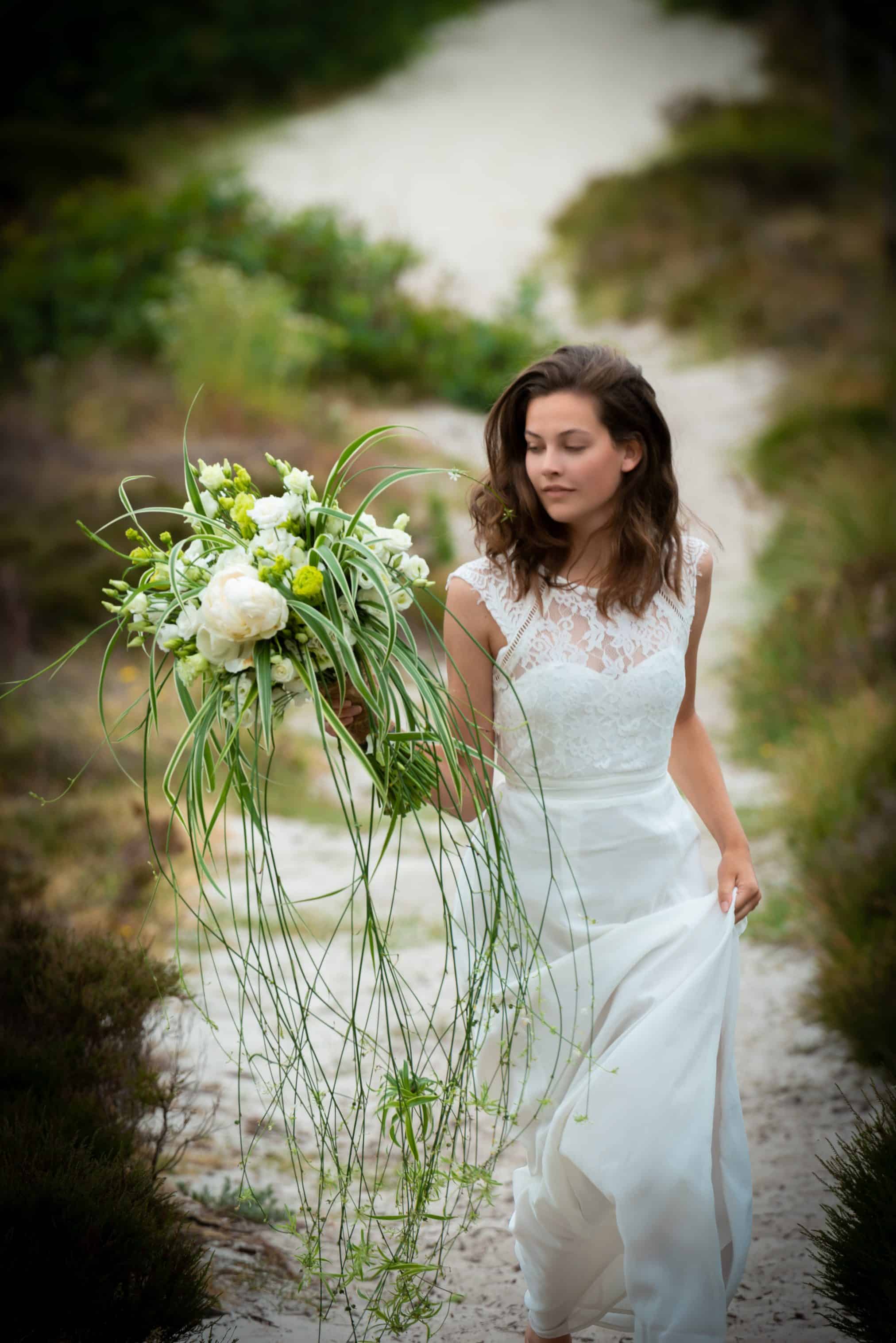 Lisianthus-Eustoma-Wedding-Flower-Arrangement-Bride-Bouquet-Bridal Bouquet-White-Green